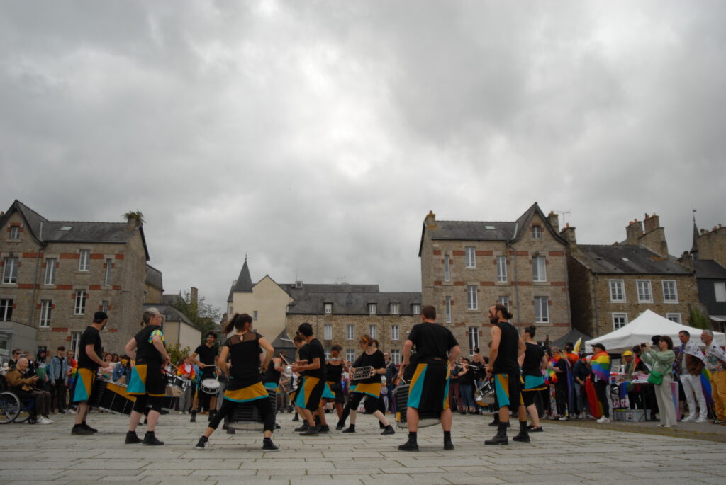 Cercle de Plaghia, un morceau de la batucada Sandoba inspiré de la batucada colombienne Aainja